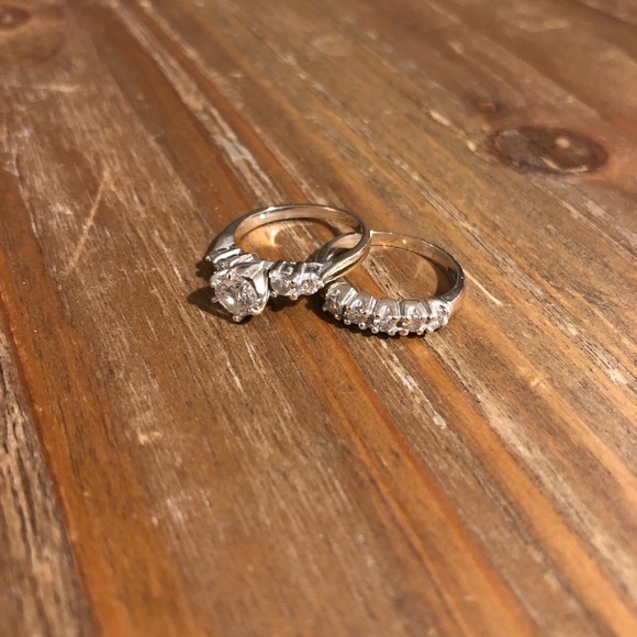 Engagement and Wedding Ring set - Picture 4 of 5